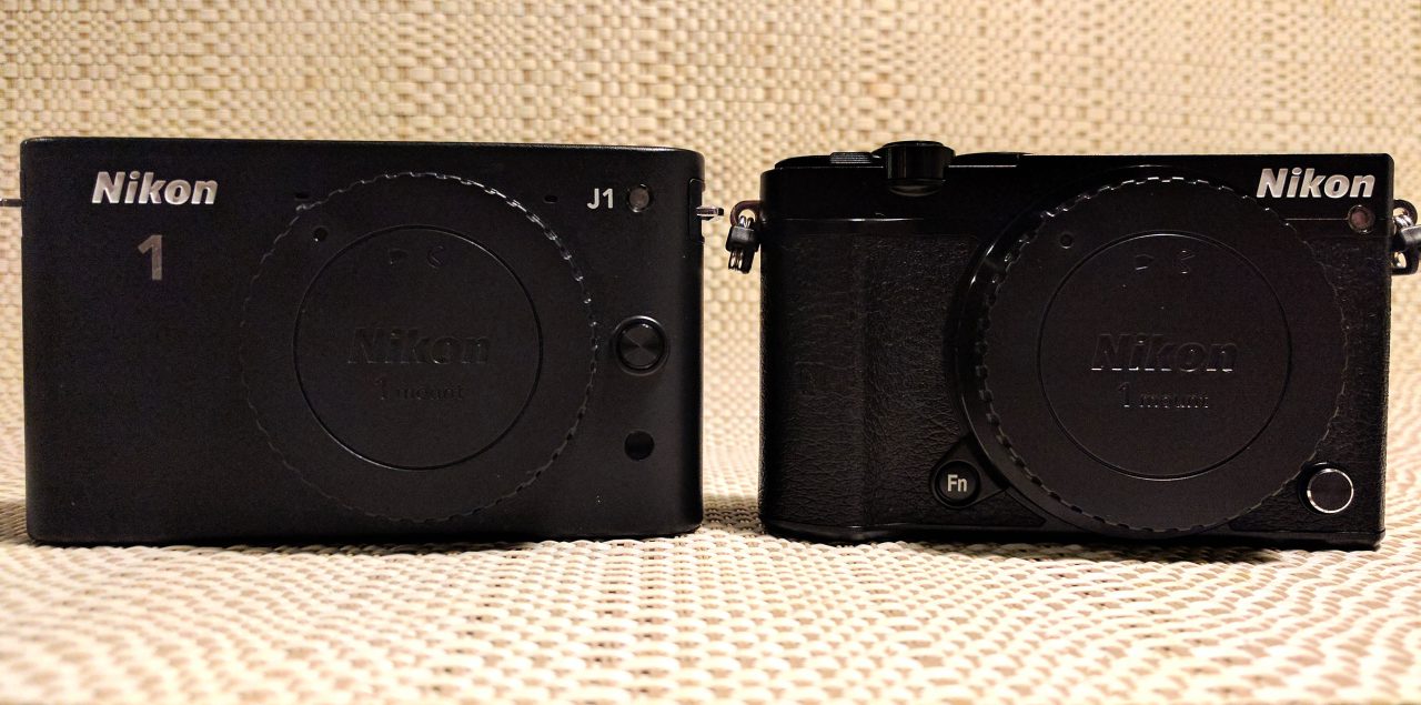 Nikon 1 J1(左)とJ5(右)の比較 フロント