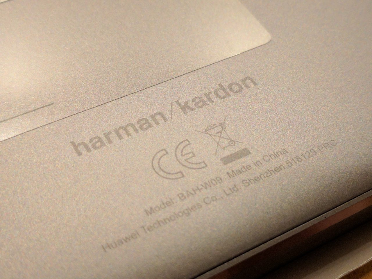 harman/kardon logo and model no