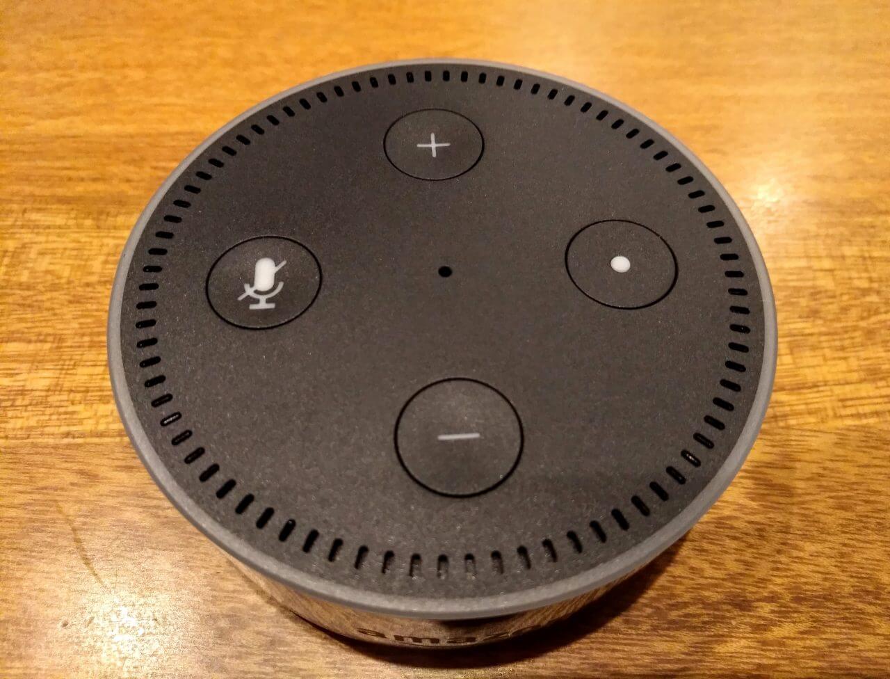 Amazon Echo Dot の天面