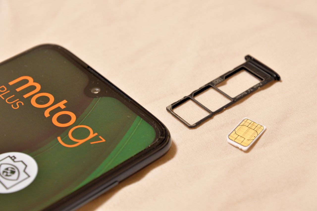 SIM＆MicroSDカード用トレイ