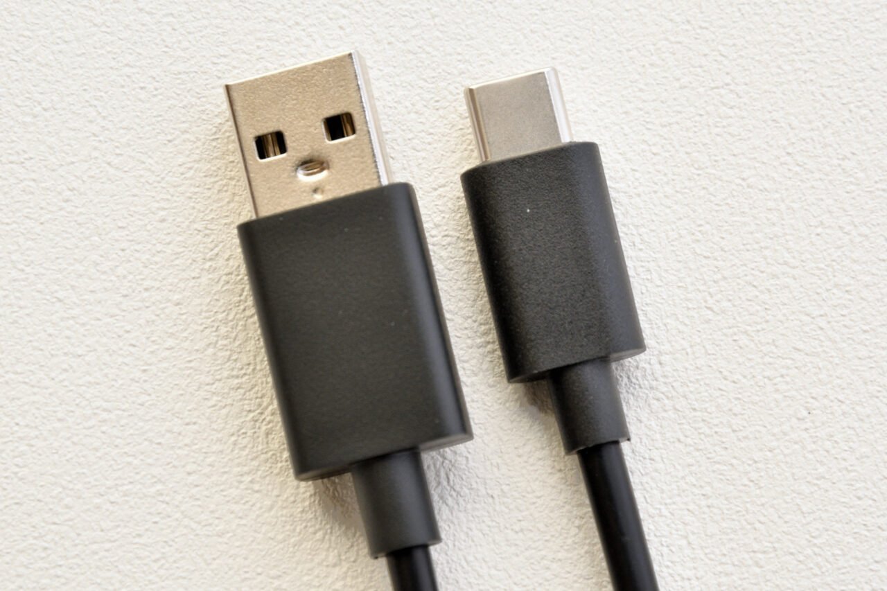 USB A to Cケーブル